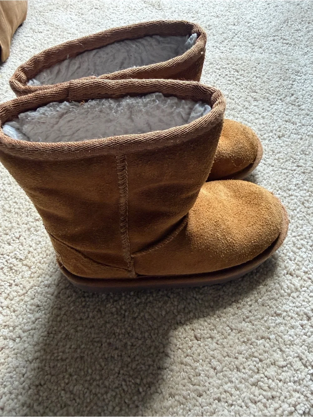 UGG Koolaburra Kids 11 Toddler Black and Chestnut Suede Cozy Boot
